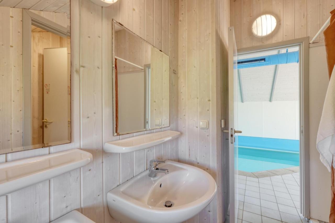 Kranich Ferienhaeuser Mit Innenpool Hohendorf  Екстериор снимка