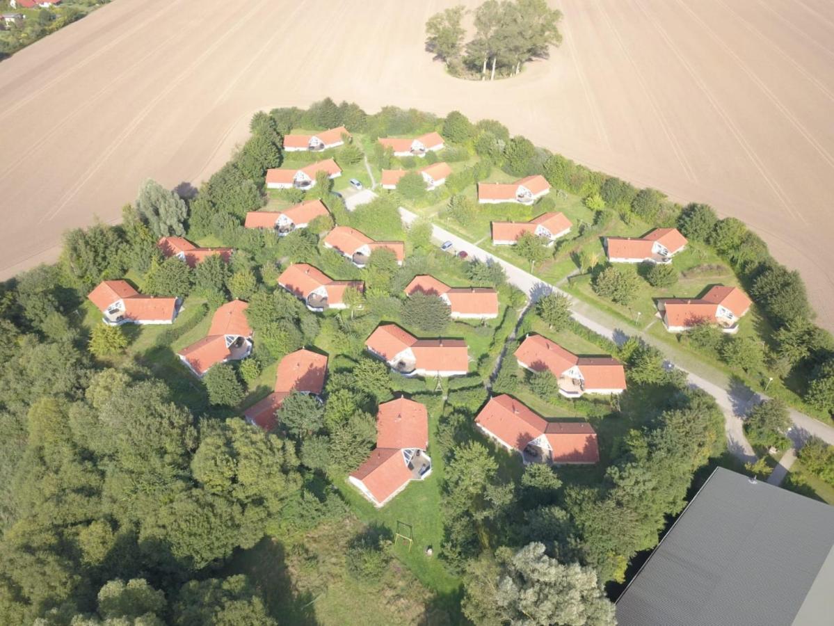 Kranich Ferienhaeuser Mit Innenpool Hohendorf  Екстериор снимка
